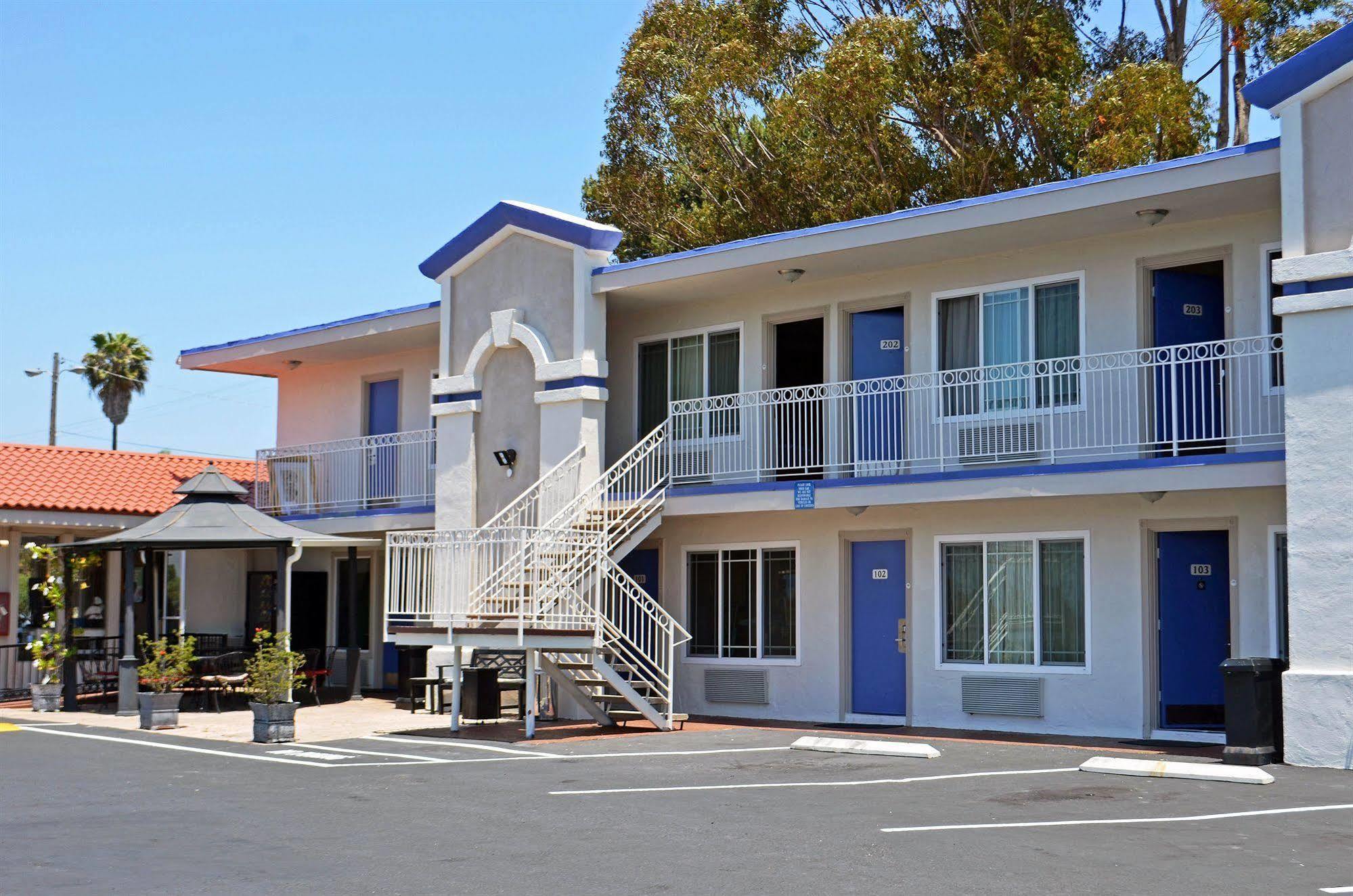 Motel 6-Vista, Ca Екстер'єр фото