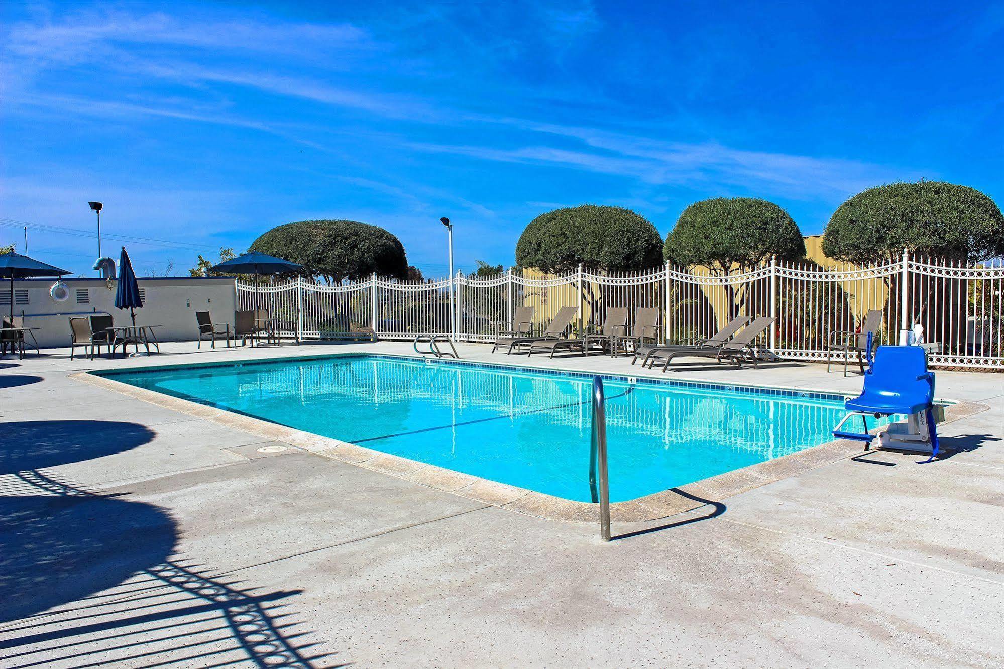 Motel 6-Vista, Ca Екстер'єр фото