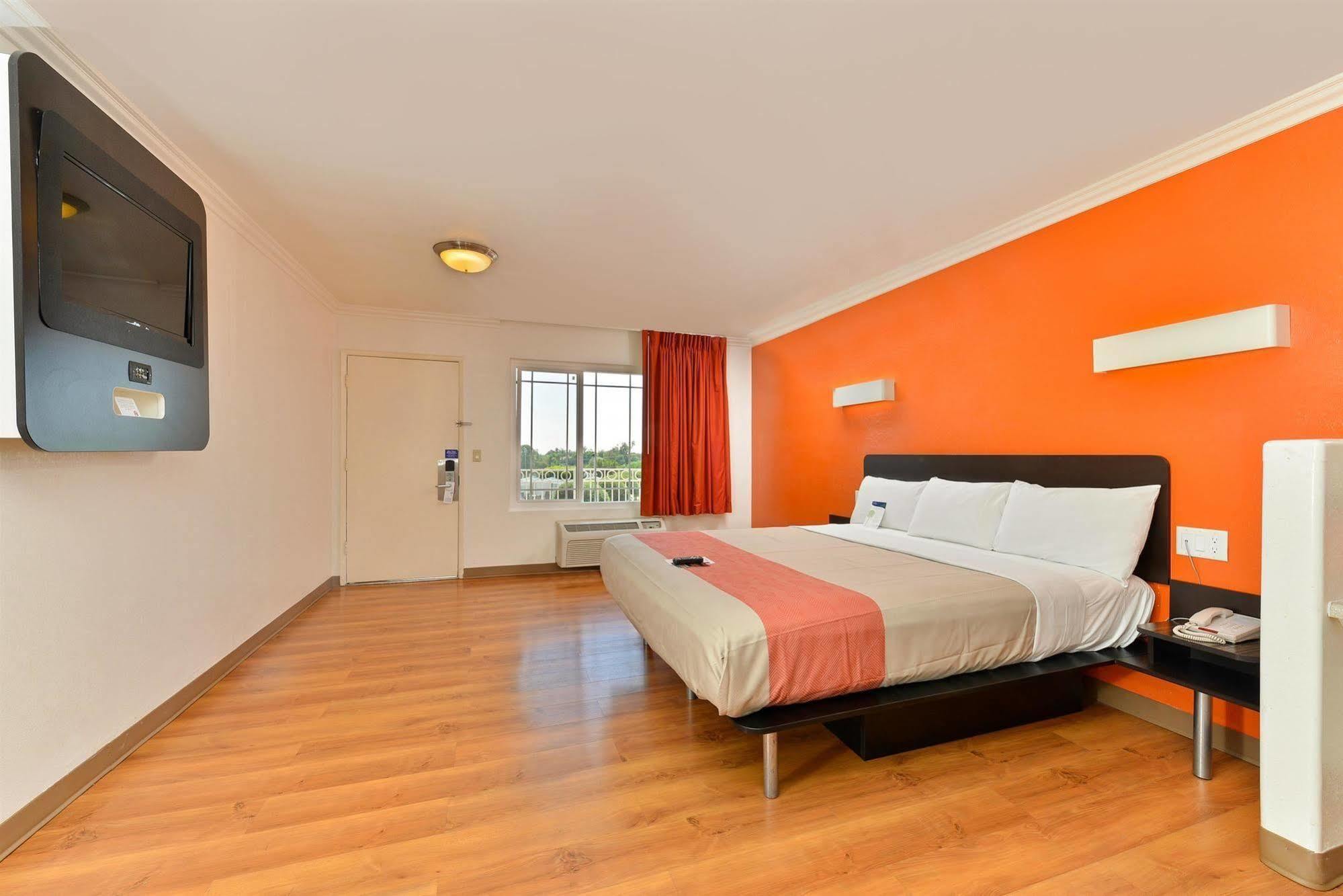 Motel 6-Vista, Ca Екстер'єр фото