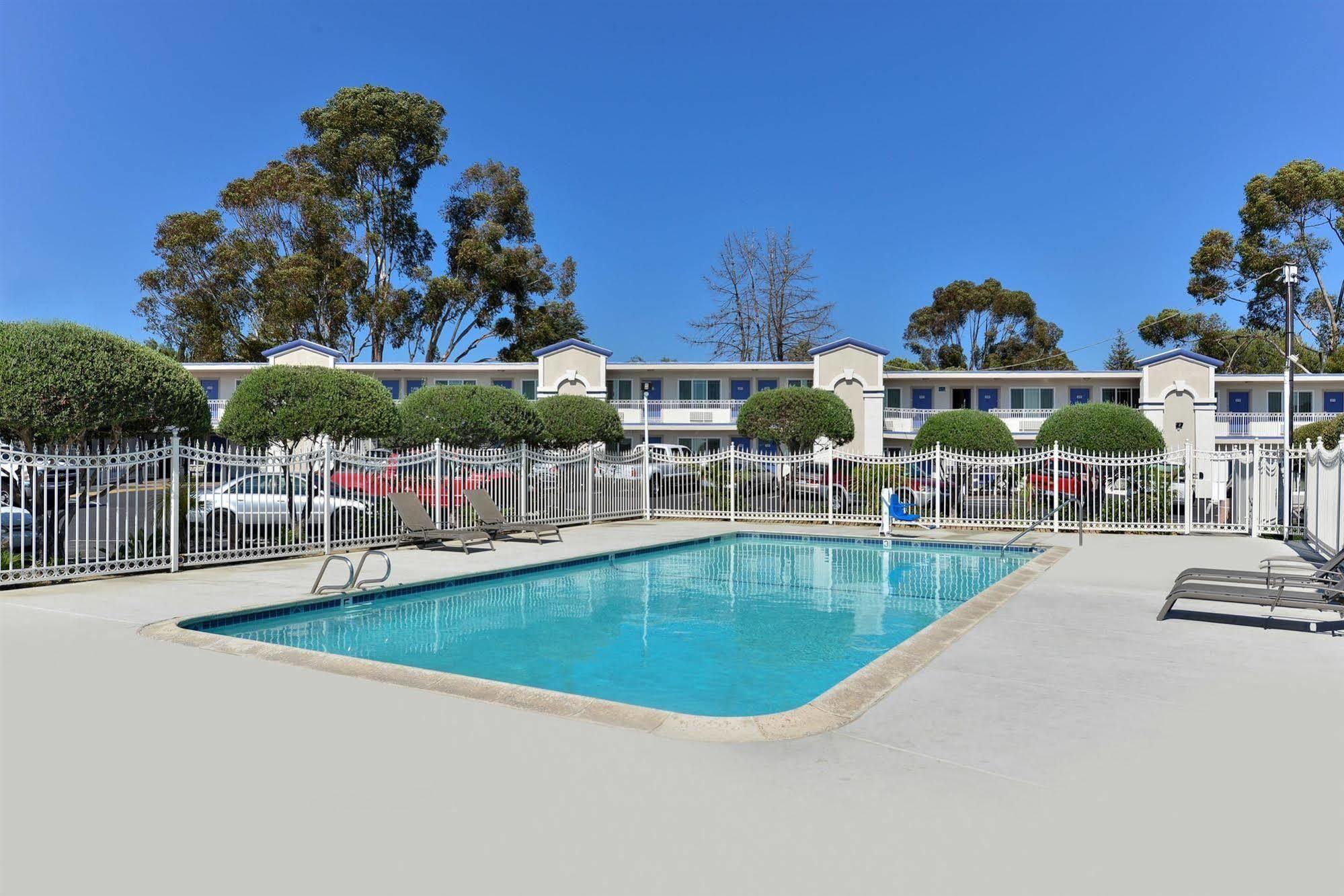 Motel 6-Vista, Ca Екстер'єр фото
